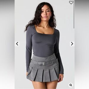 Pleated mini skort with belt women’s medium